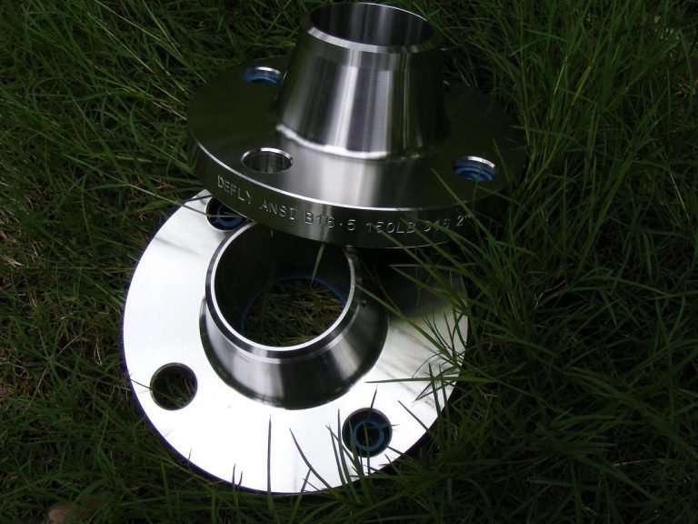 What are the types of stainless steel carbon steel flanges?